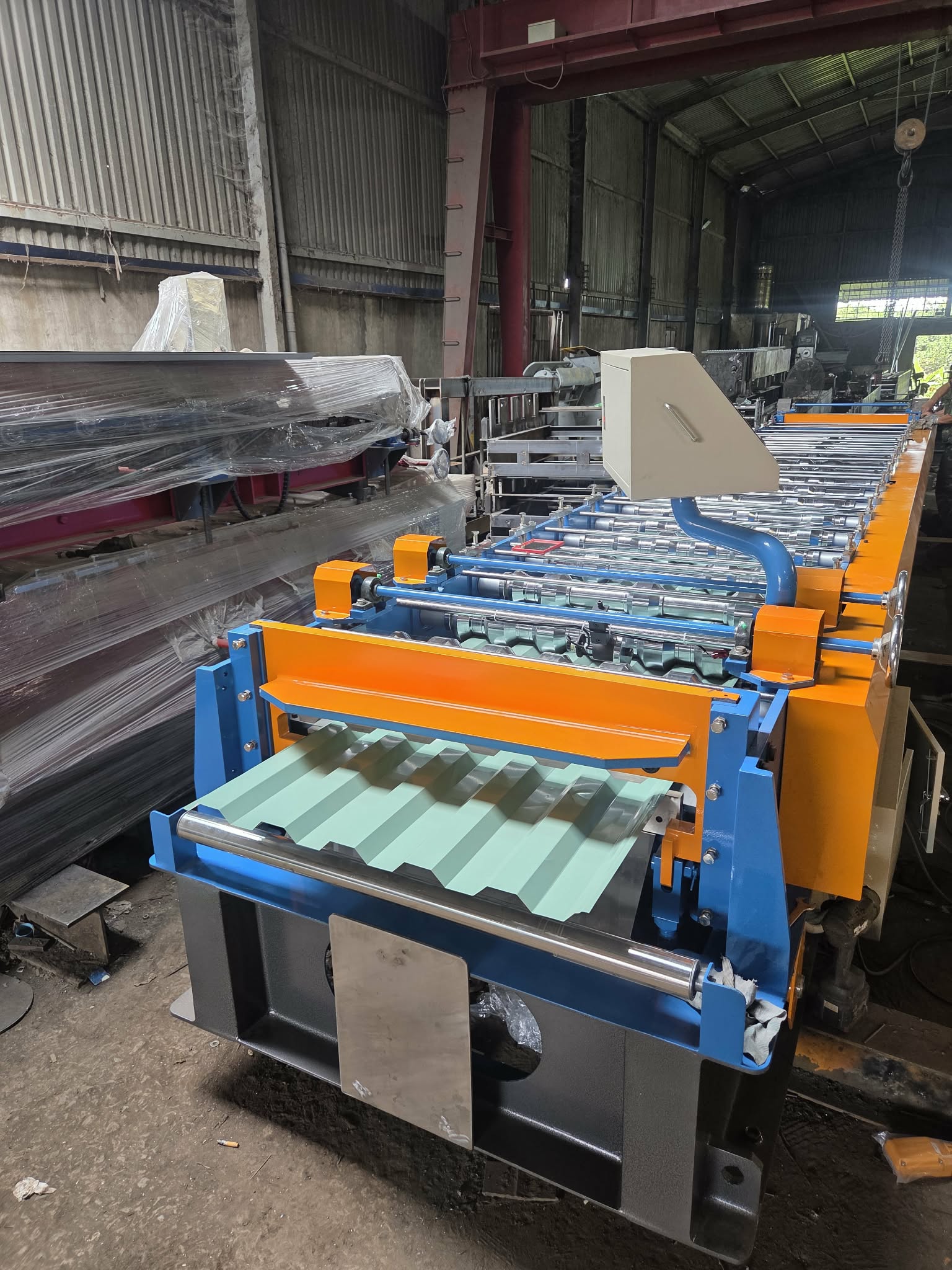 cán tôn 5 sóng rưỡi khổ dụng 760